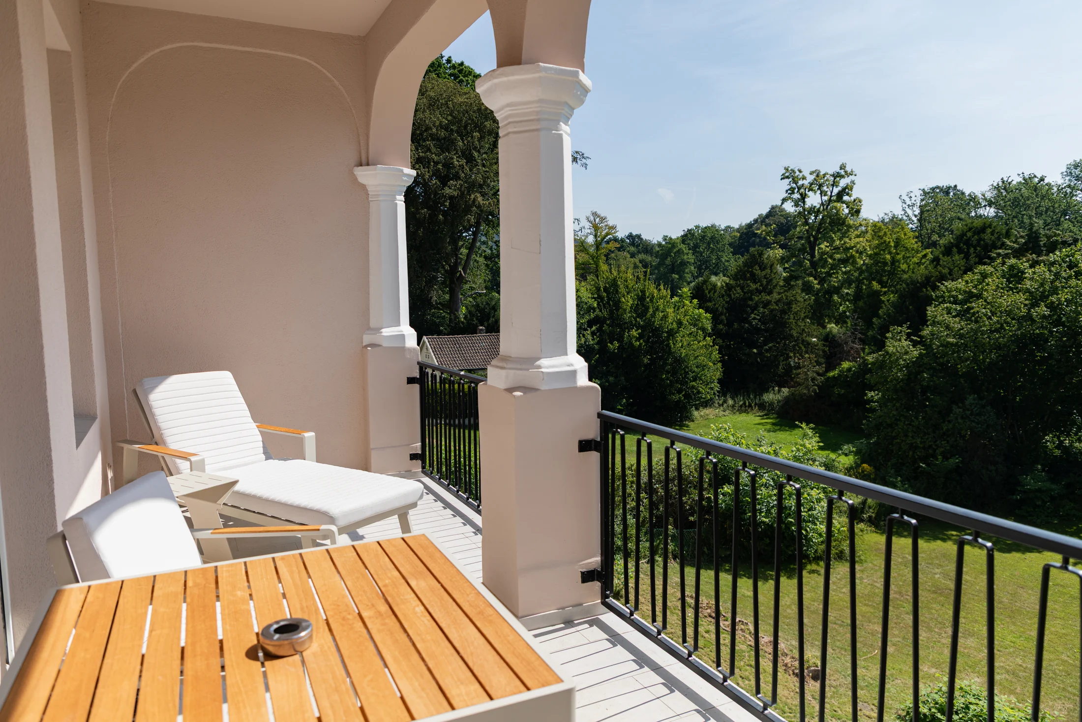 Balkon des Deluxe Studios mit Blick ins Grüne