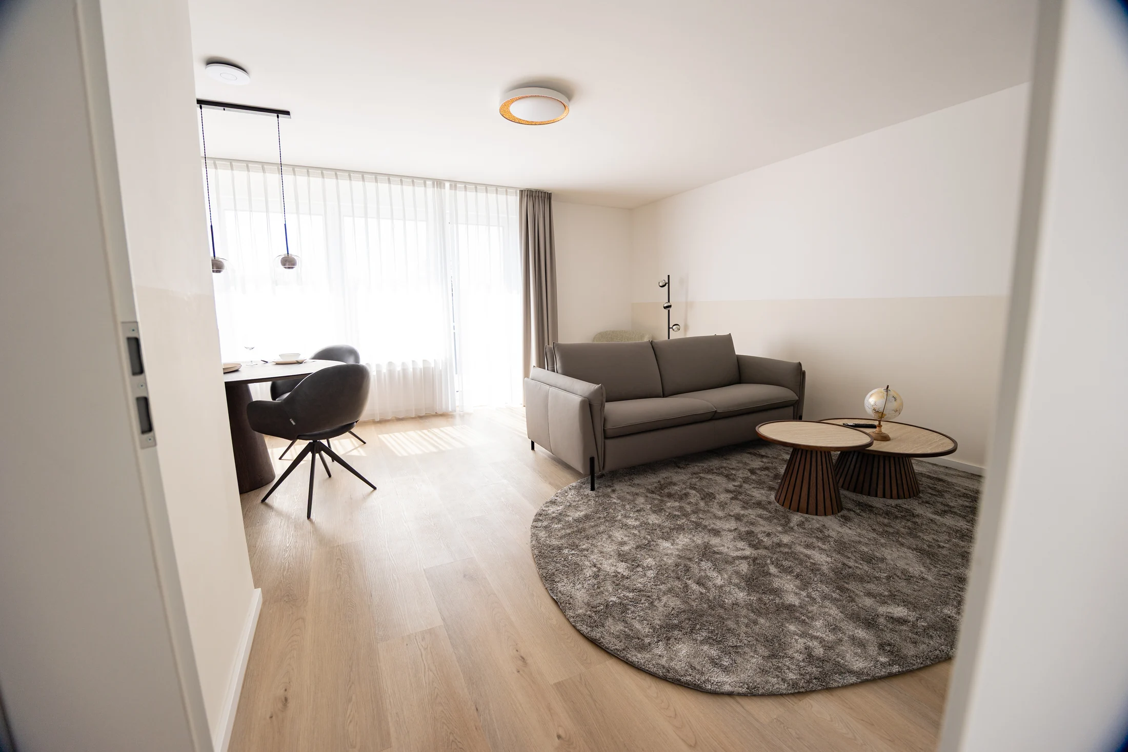 Großzügiger Wohnbereich des Penthouses